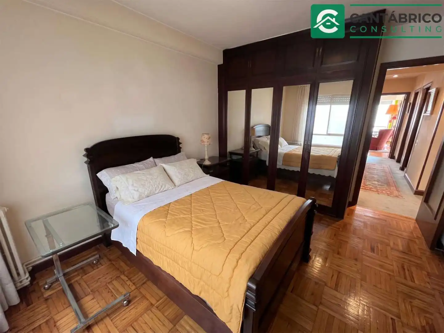 Bedroom of Flat for sale in Gijón   with Heating, Parquet flooring and Furnished