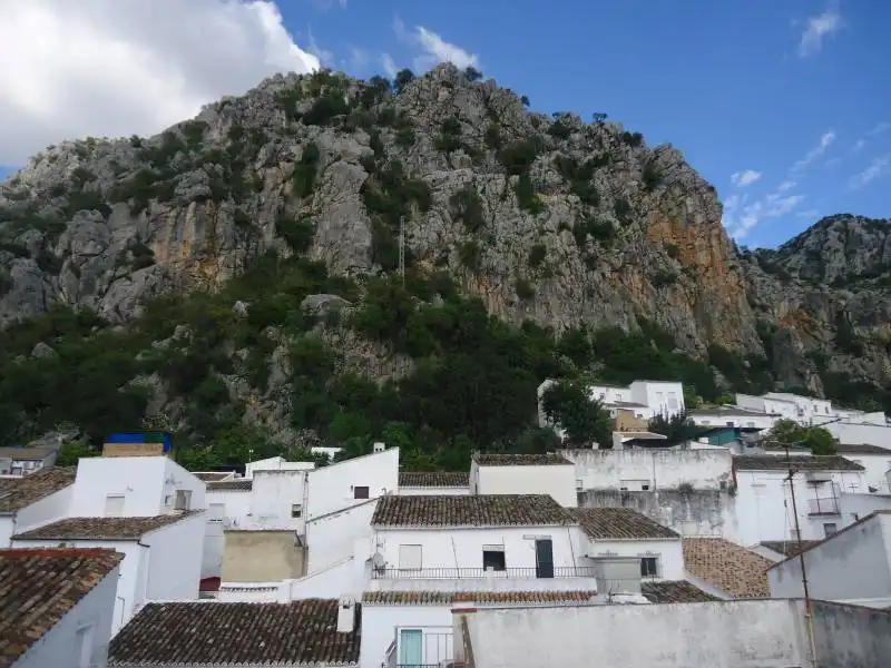 Vista exterior de Casa o xalet en venda en Ubrique amb Terrassa i Traster
