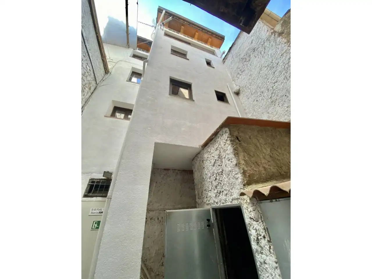 Vista exterior de Dúplex en venda en Sant Joan Les Fonts amb Calefacció, Traster i Balcó