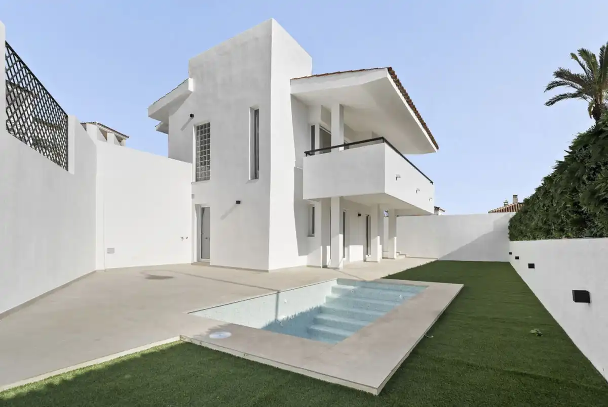 Vista exterior de Casa o chalet en venta en Mijas con Aire acondicionado, Jardín privado y Terraza