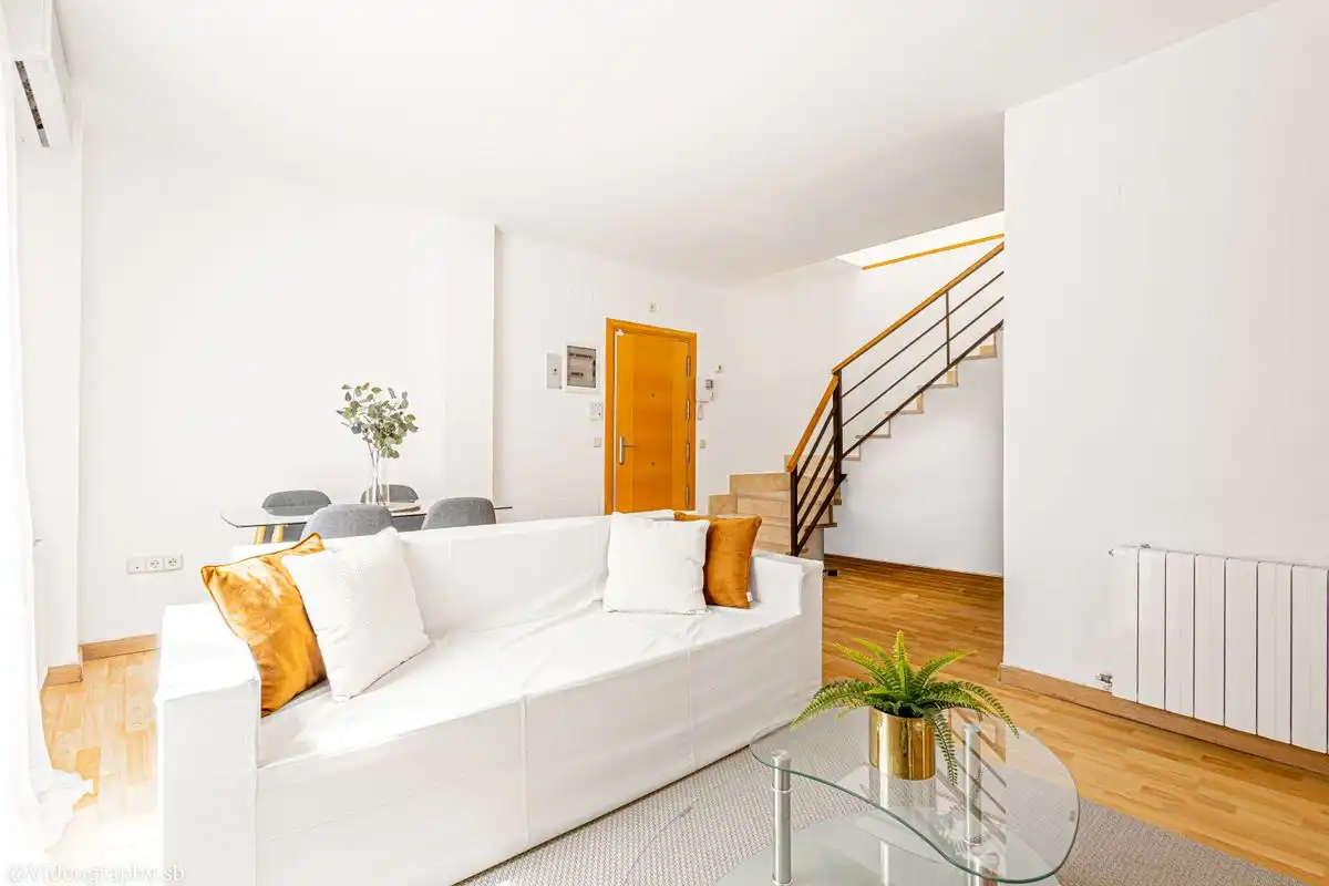 Sala d'estar de Dúplex en venda en San Sebastián de los Reyes amb Aire condicionat i Calefacció