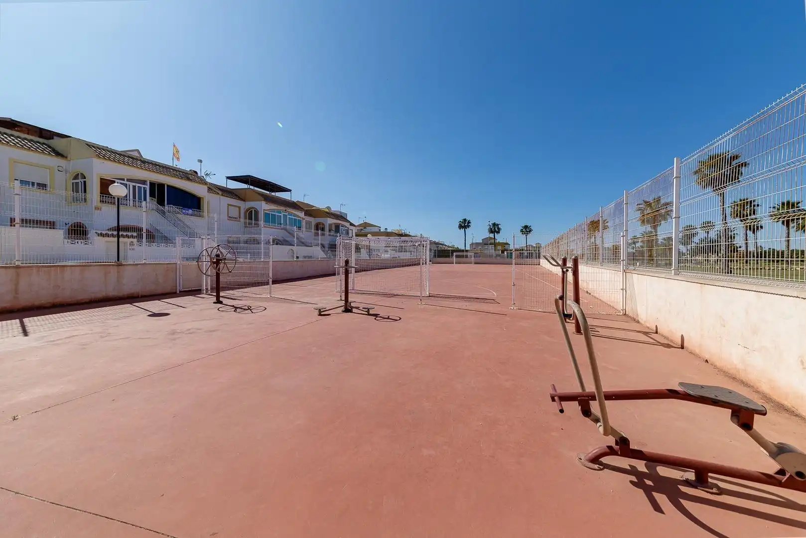 Vista exterior de Casa adosada en venda en Torrevieja amb Terrassa, Traster i Moblat