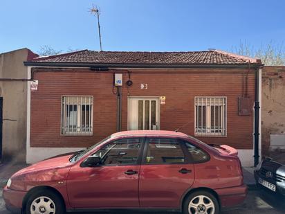 Exterior view of Single-family semi-detached for sale in Valladolid Capital  with Terrace