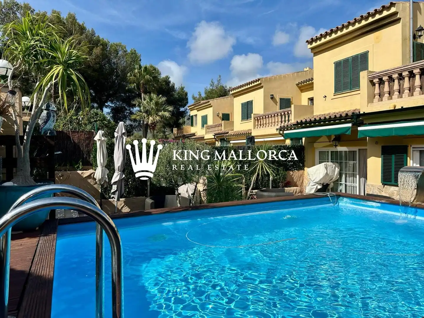 Außenansicht von Einfamilien-Reihenhaus zur Miete in Calvià mit Klimaanlage, Privatgarten und Terrasse