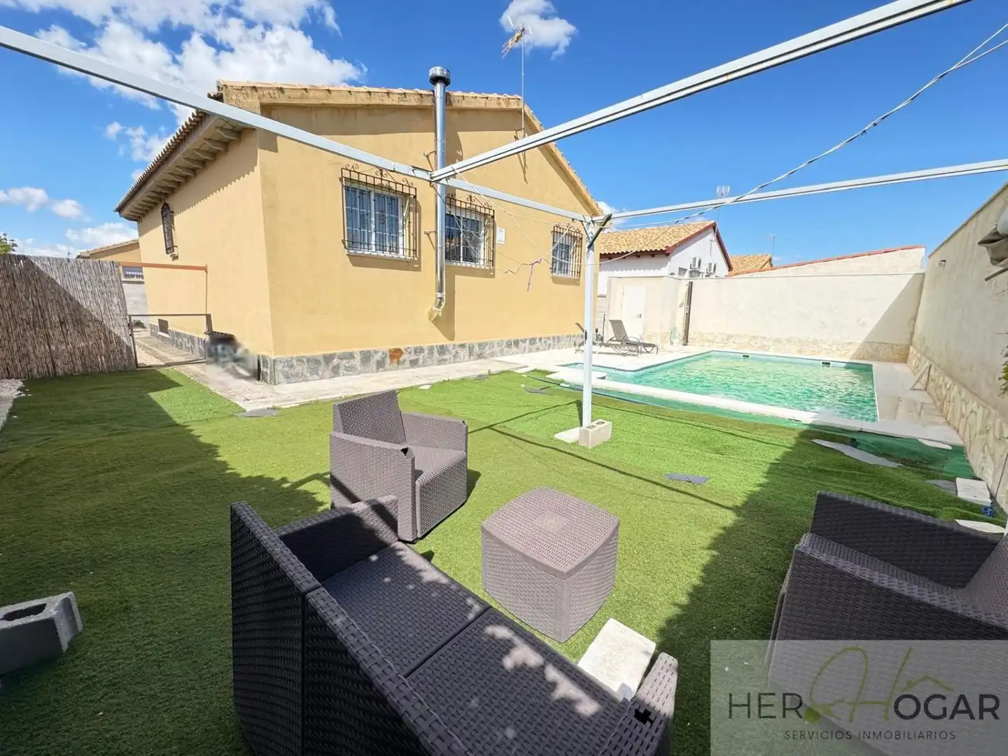 Piscina de Casa o chalet en venta en Burguillos de Toledo con Aire acondicionado, Calefacción y Jardín privado
