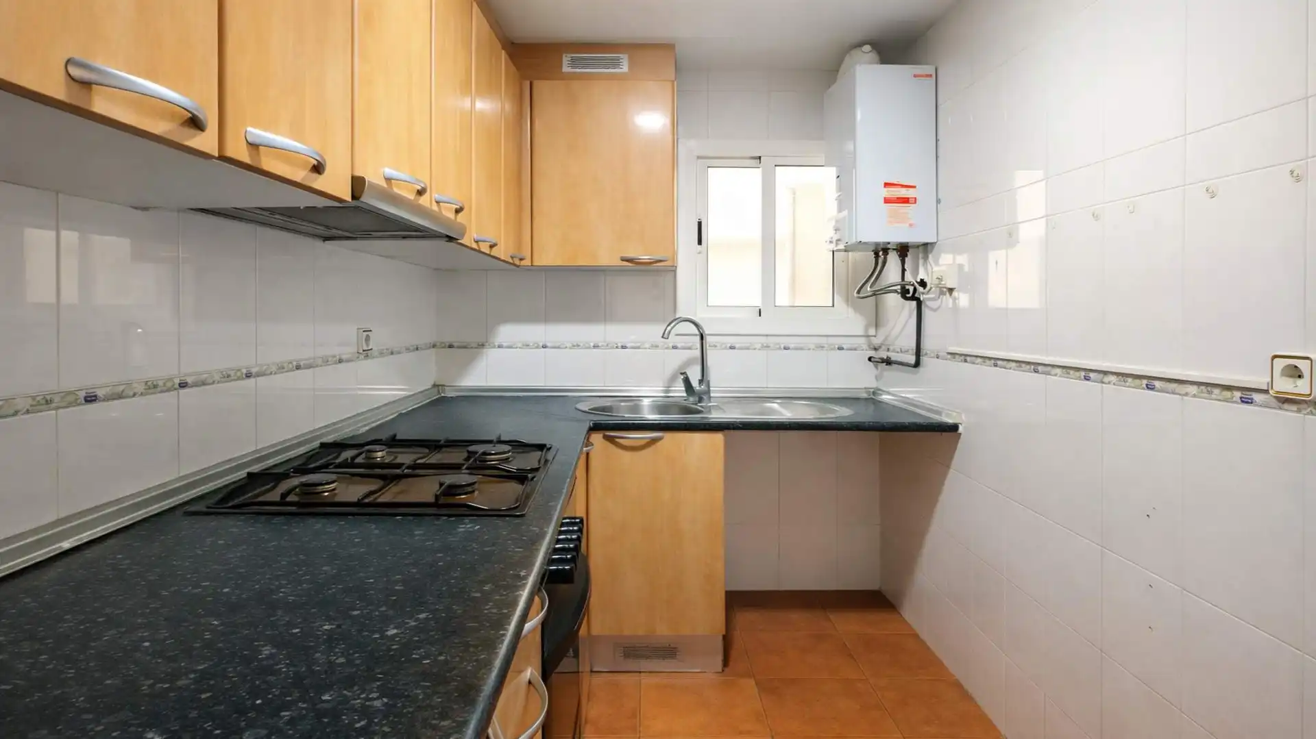 Küche von Wohnung zum Verkauf in L'Hospitalet de Llobregat mit Alarm