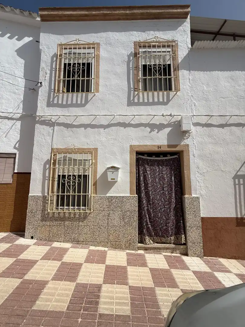 Vista exterior de Casa o xalet en venda en Encinas Reales amb Moblat i Balcó