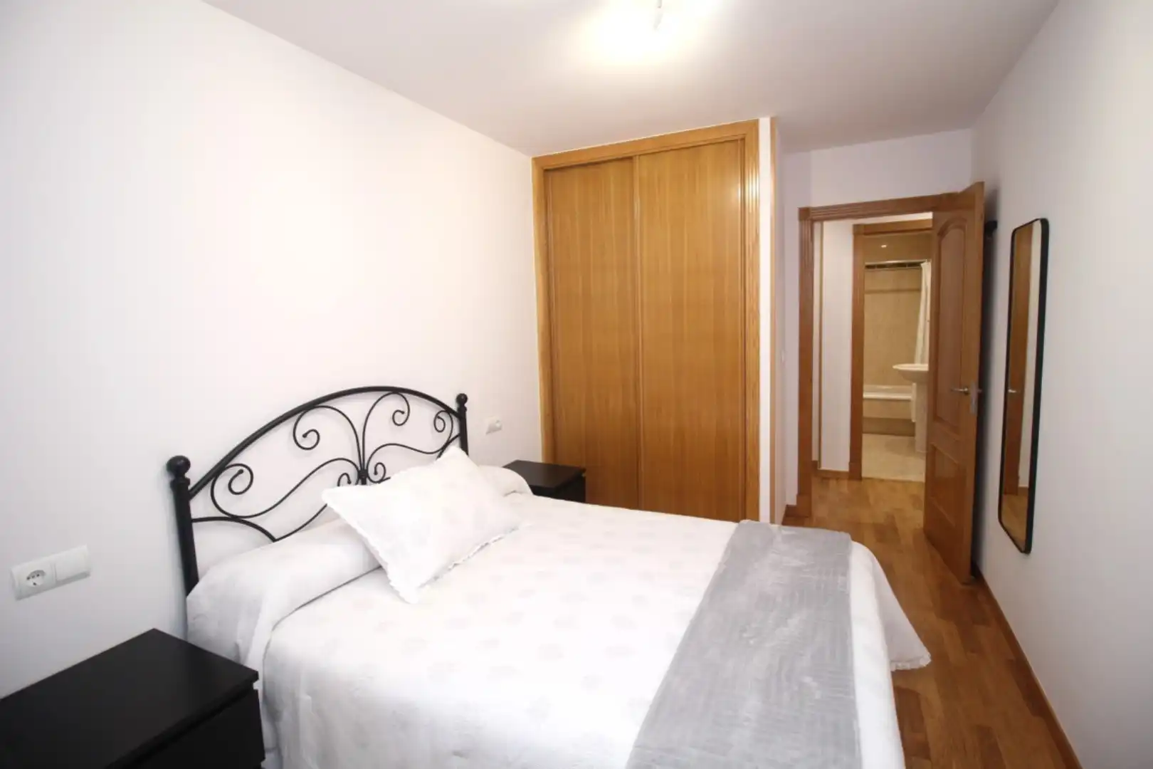 Schlafzimmer von Wohnung zur Miete in Sada (A Coruña) mit Heizung, Parkett und Abstellraum