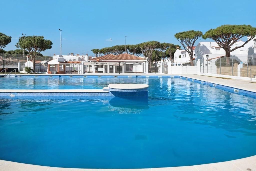 Piscina de Casa adosada en venda en Chiclana de la Frontera