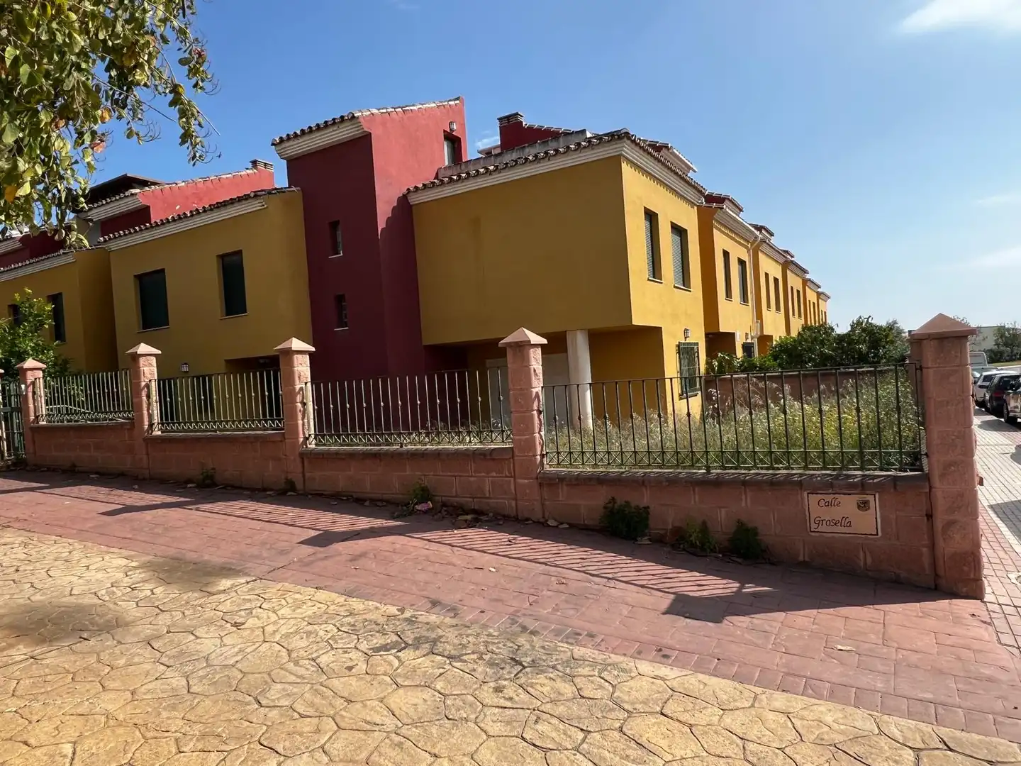 Vista exterior de Casa adosada en venda en Vélez-Málaga amb Jardí privat, Terrassa i Piscina comunitària