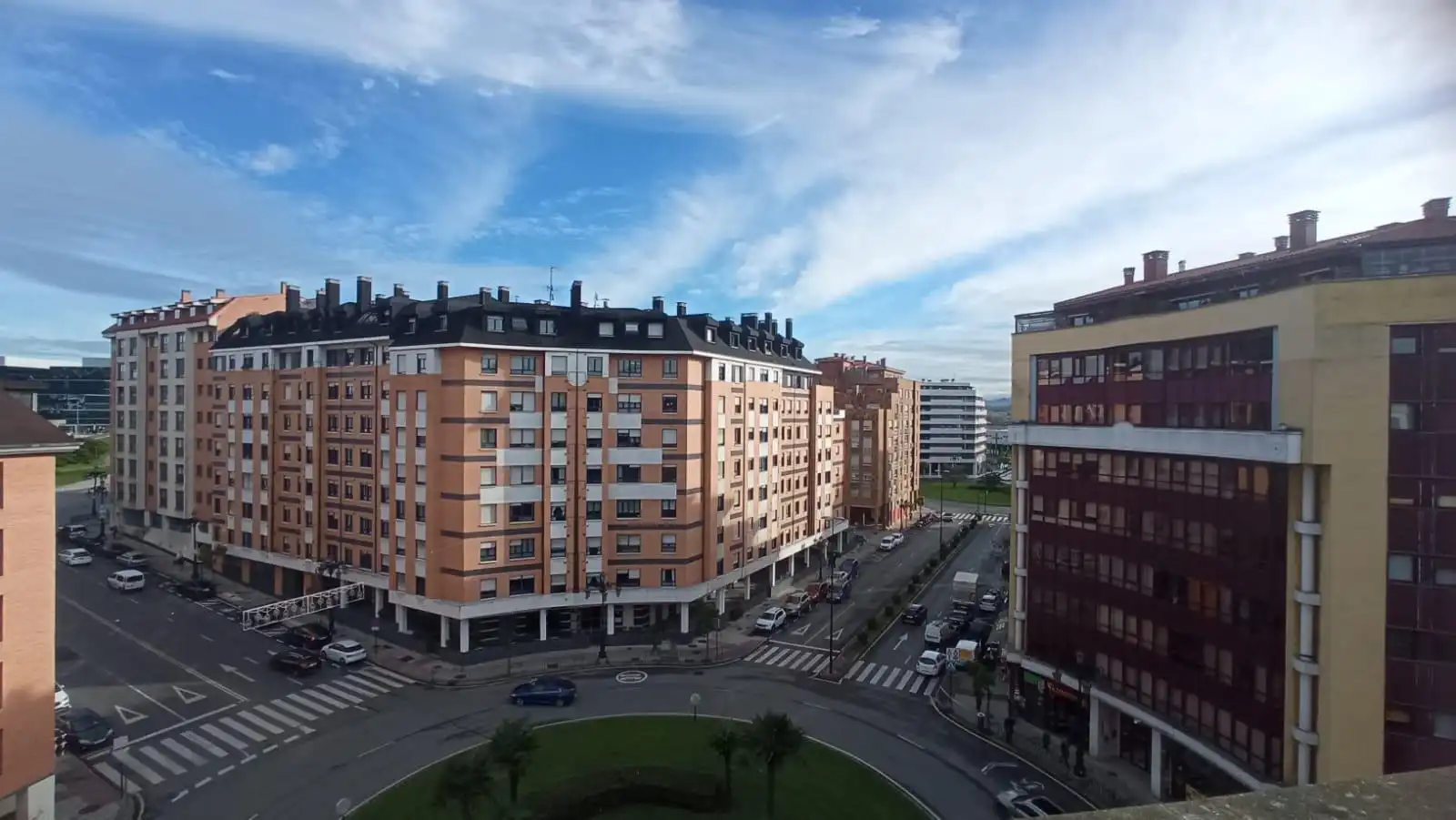 Vista exterior de Ático de alquiler en Oviedo  con Calefacción, Terraza y Trastero