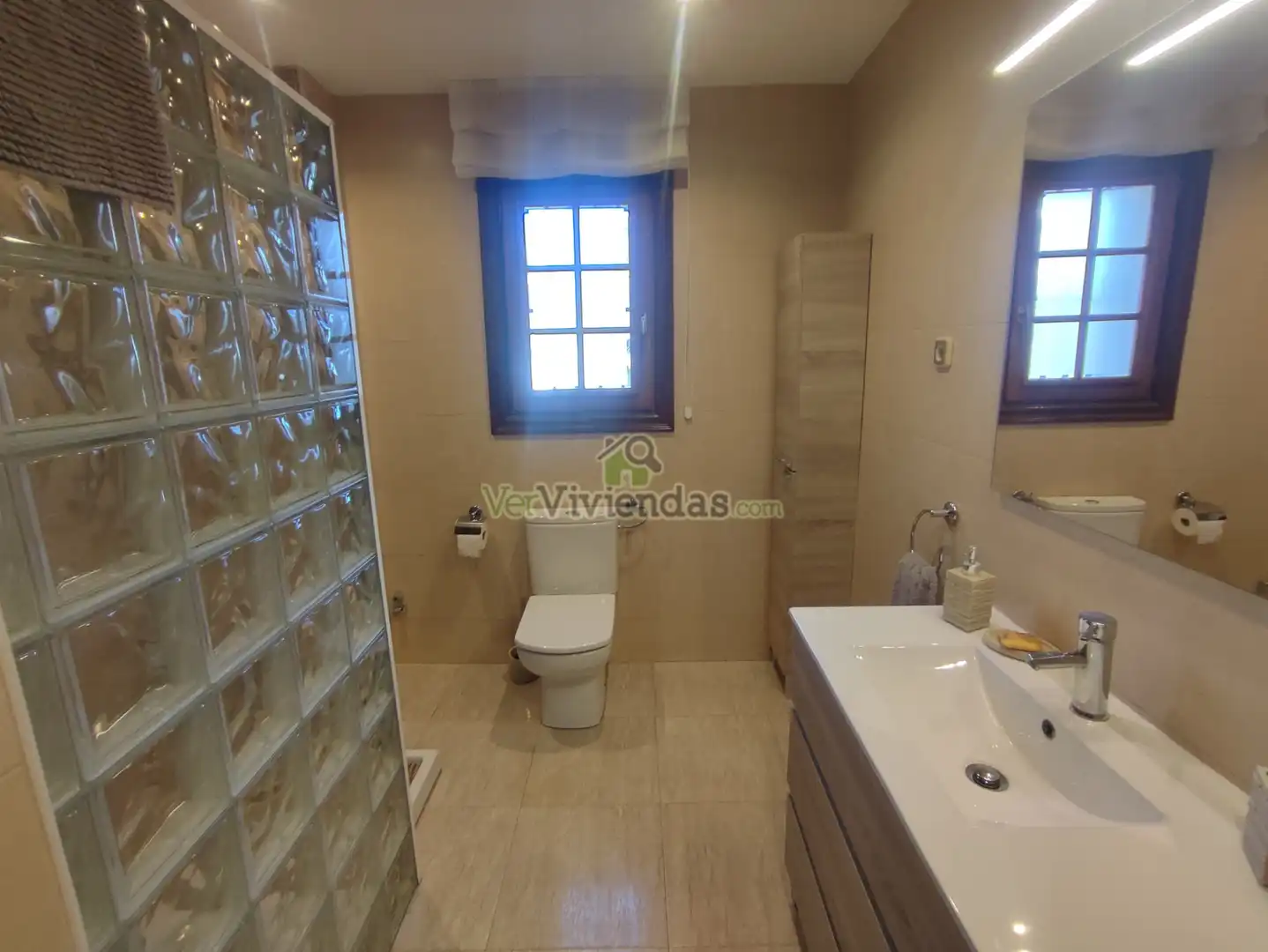 Baño de Casa o chalet en venta en Vallirana con Aire acondicionado, Calefacción y Jardín privado