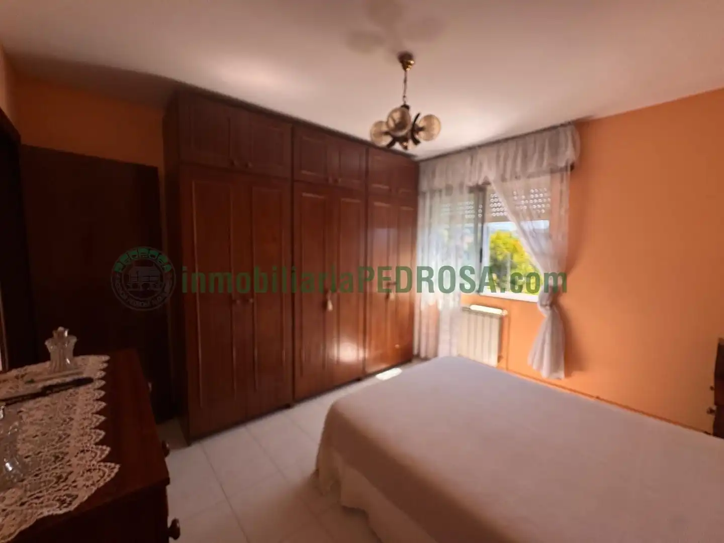 Schlafzimmer von Country house zum Verkauf in Pontevedra Capital  mit Heizung, Privatgarten und Möbliert