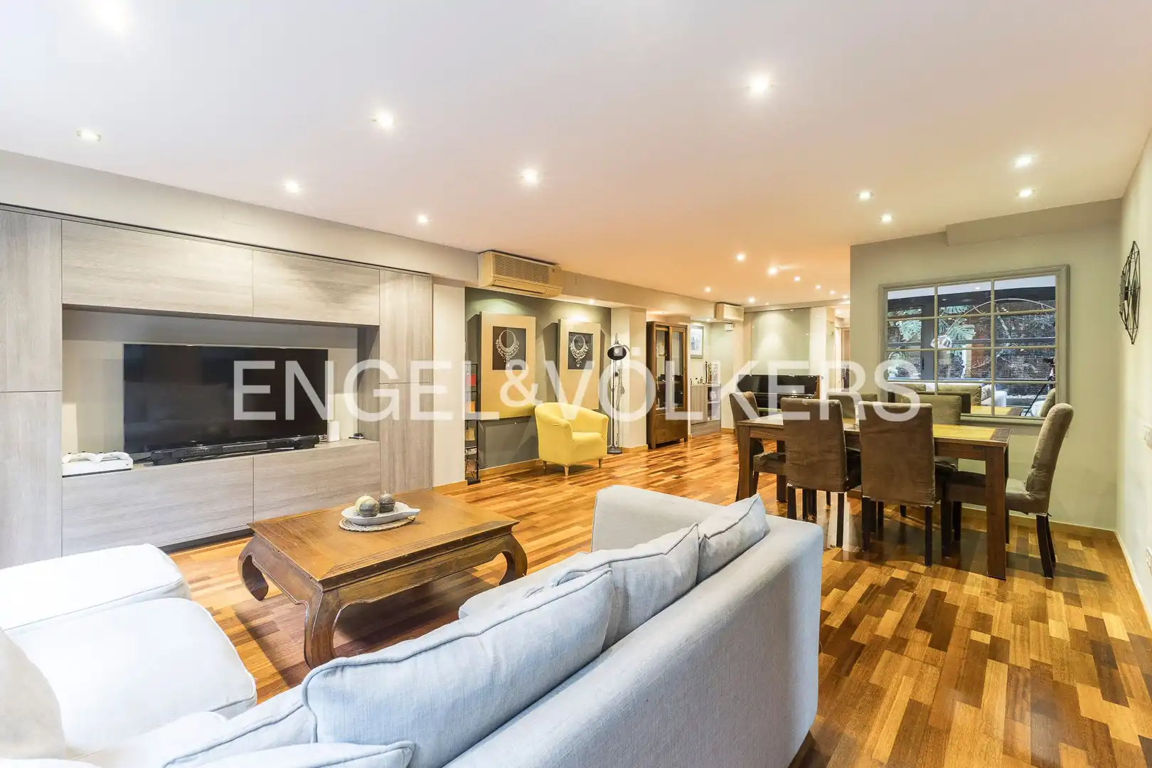 Living room of Duplexes for sale in Barcelona  with Heating, Parquet flooring and Furnished