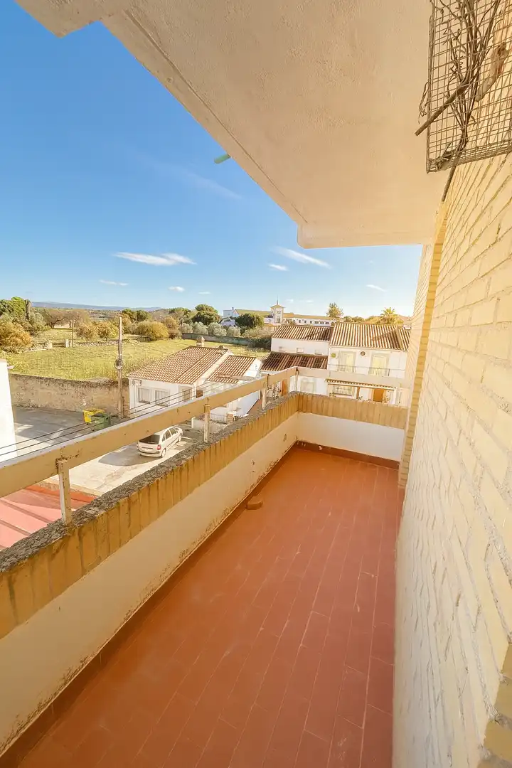 Exterior view of Flat for sale in Trujillo  with Air Conditioner, Oven and Washing machine