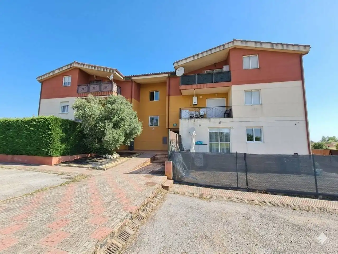 Vista exterior de Pis en venda en Valdorros amb Calefacció, Parquet i Terrassa
