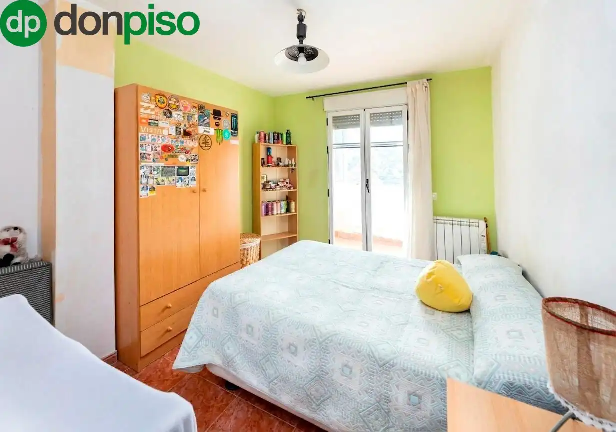 Habitación de Casa adosada en venta en Cenes de la Vega con Calefacción y Terraza
