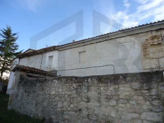 Vista exterior de Casa o xalet en venda en Merindad de Cuesta-Urria amb Jardí privat, Traster i Moblat