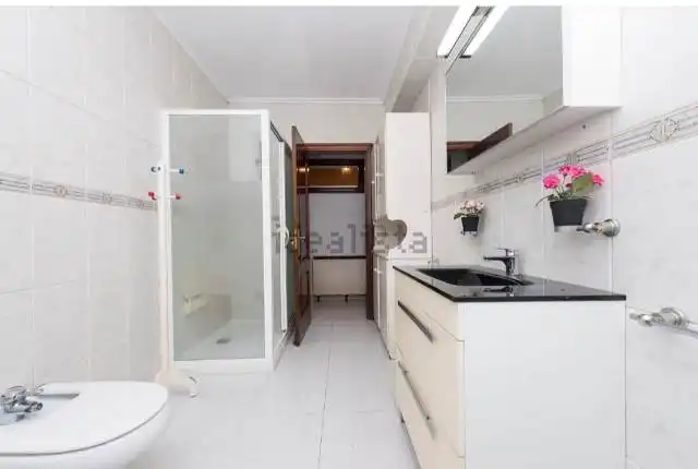 Baño de Casa adosada en venta en Valdoviño con Jardín privado, Trastero y Amueblado