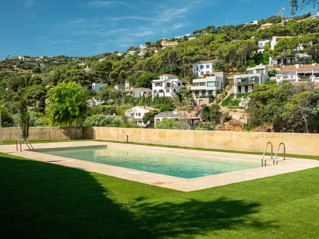 Piscina de Apartamento de alquiler en Begur
