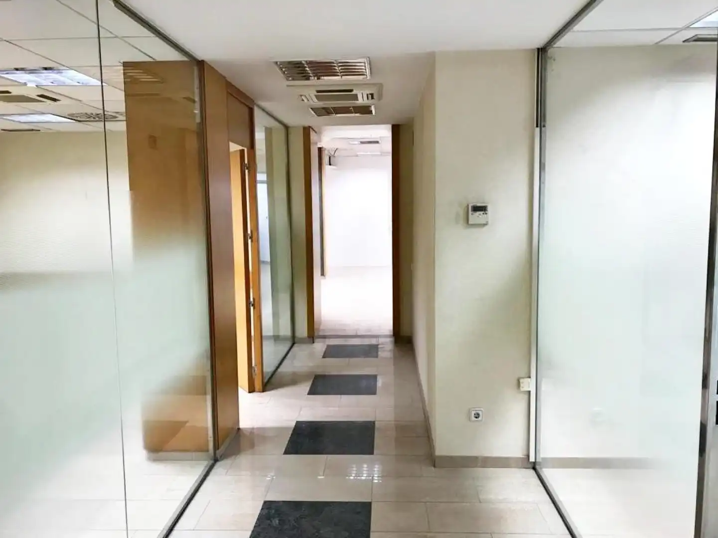 Geschaftsraum zur Miete in Carrer de Lleida, Sagnier - Plaça de Catalunya