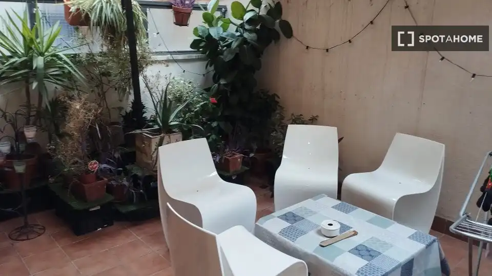 Terrassa de Pis per a compartir en L'Hospitalet de Llobregat amb Aire condicionat, Calefacció i Moblat