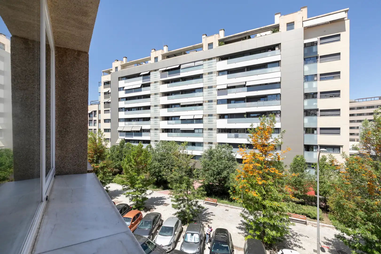 Vista exterior de Edifici en venda en Granada amb Alarma