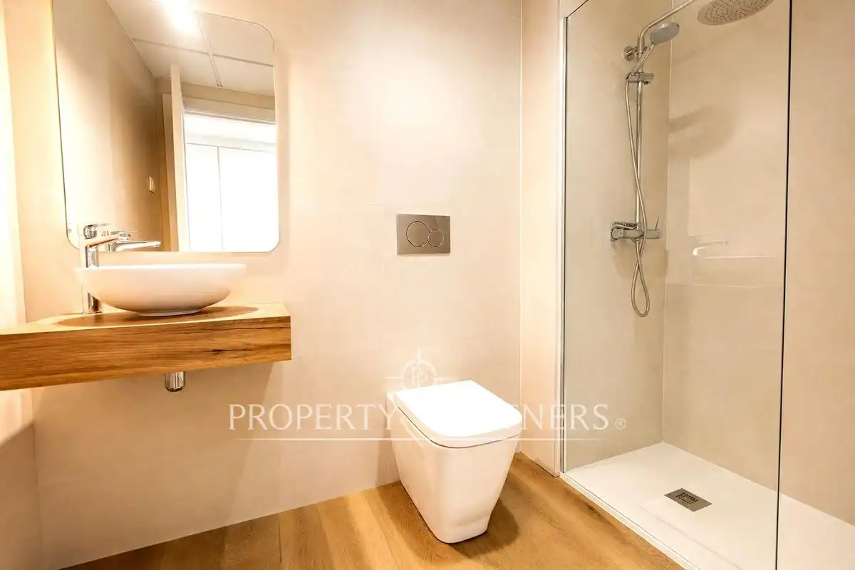 Baño de Dúplex en venta en El Puig de Santa Maria con Aire acondicionado, Calefacción y Jardín privado