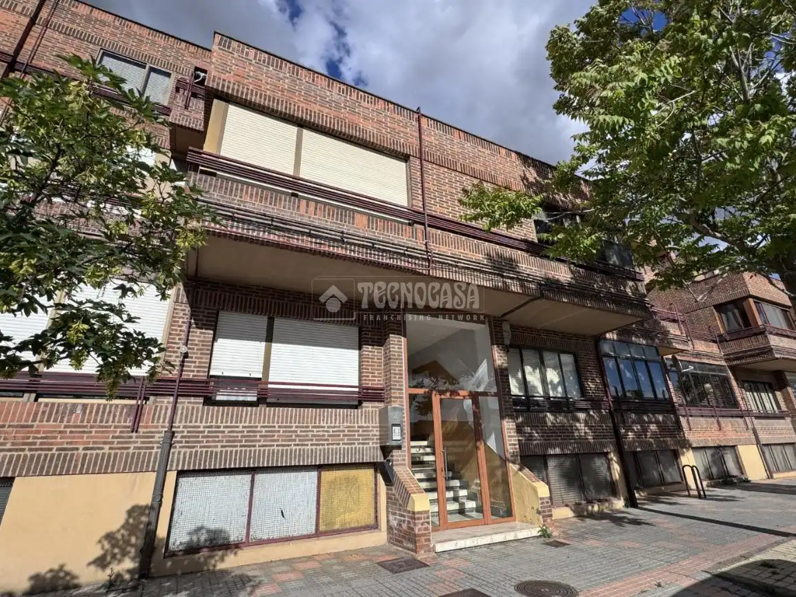 Außenansicht von Wohnung zum Verkauf in Valencia de Don Juan mit Heizung, Parkett und Terrasse