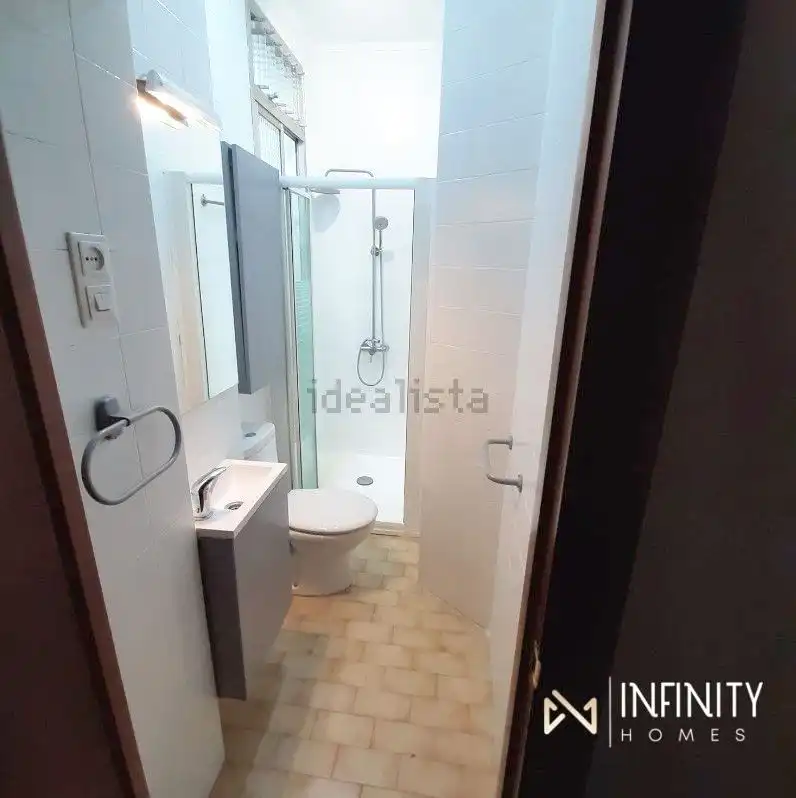 Bathroom of Flat for rent in Bilbao 