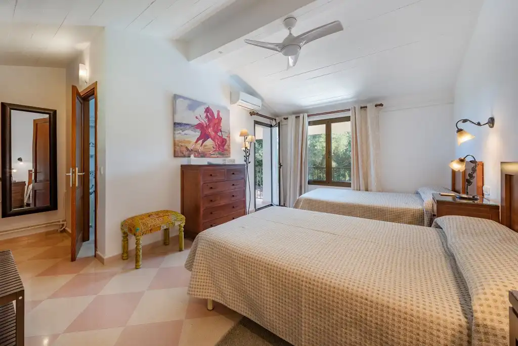 Habitación de Finca rústica en venta en Pollença con Aire acondicionado, Calefacción y Jardín privado