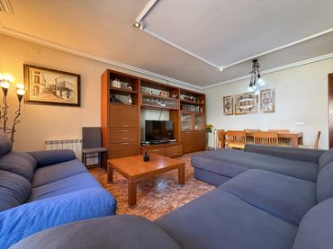 Casa bifamiliare con balcone in vendita a Avinguda de Catalunya