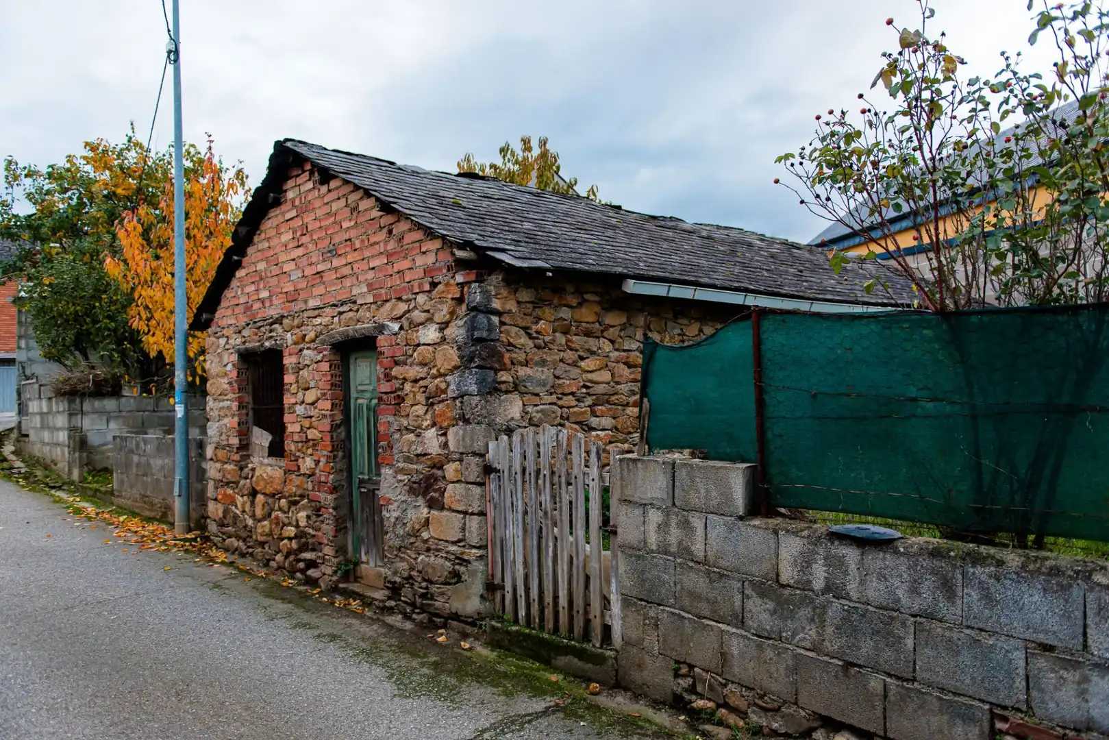 Vista exterior de Casa o xalet en venda en Carucedo amb Jardí privat, Terrassa i Moblat