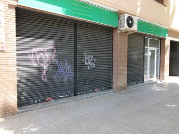 Locale commerciale in affitto a Carrer de Salvador Espriu