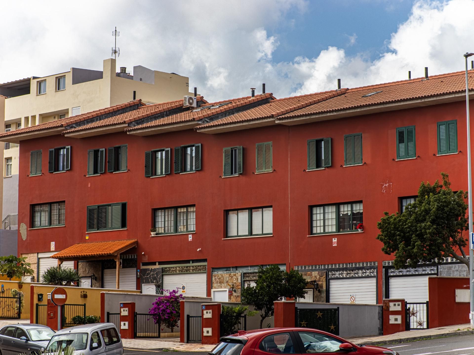 Exterior view of Single-family semi-detached for sale in  Santa Cruz de Tenerife Capital  with Terrace