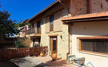 Vista exterior de Casa o xalet en venda en Ribamontán al Mar amb Piscina i Balcó