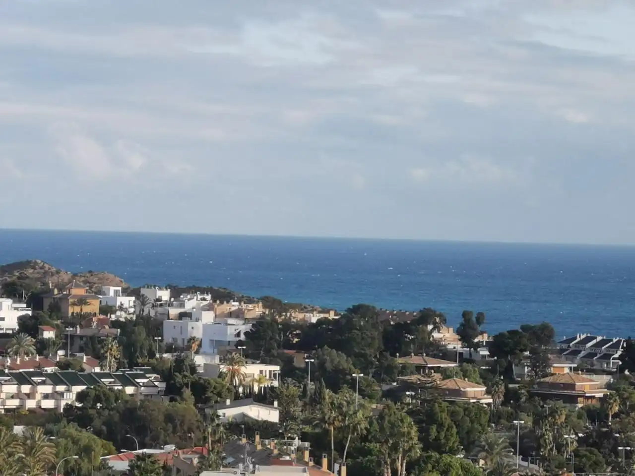 Vista exterior de Pis en venda en Alicante / Alacant amb Aire condicionat, Terrassa i Piscina comunitària