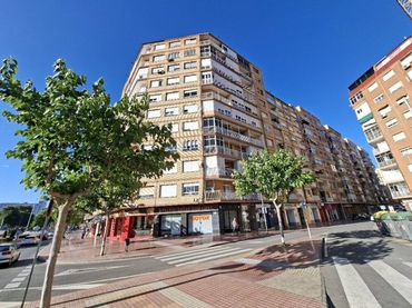 Piso con balcón en venta en Calle Carlos III