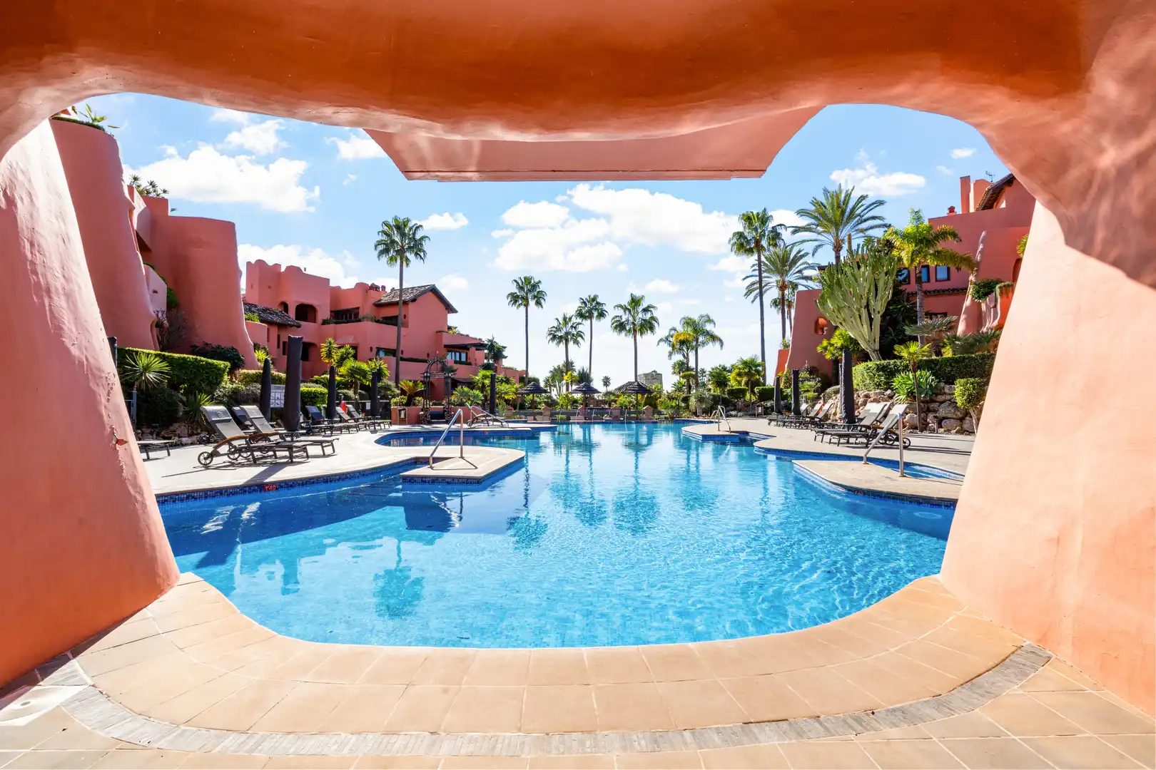 Piscina de Planta baja en venta en Estepona con Aire acondicionado, Calefacción y Terraza