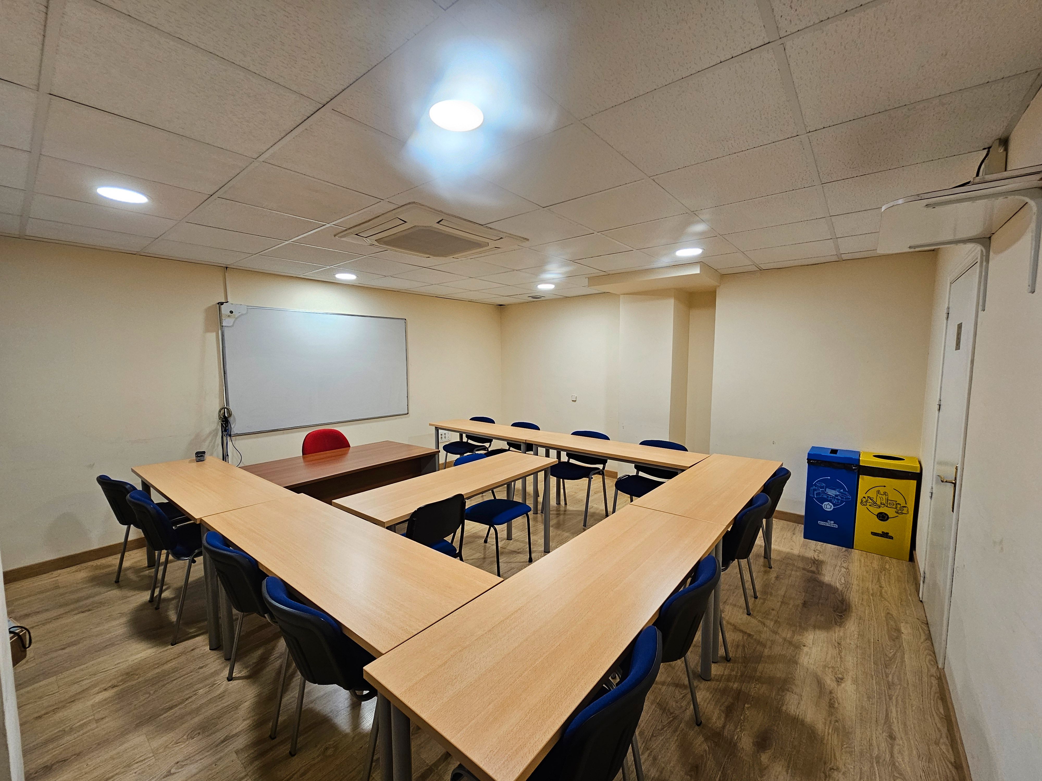 Office for sale in  Toledo Capital  with Air Conditioner, Heating and Storage room