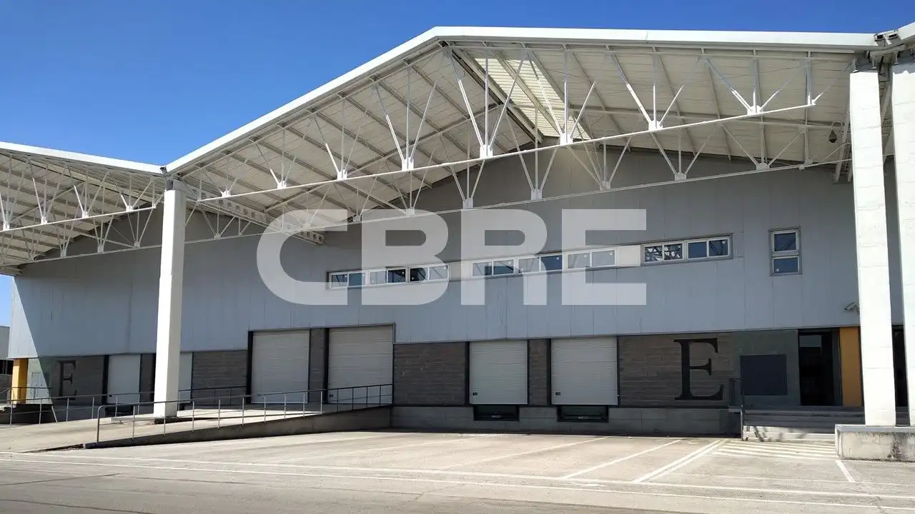 Vista exterior de Nave industrial de alquiler en Coslada