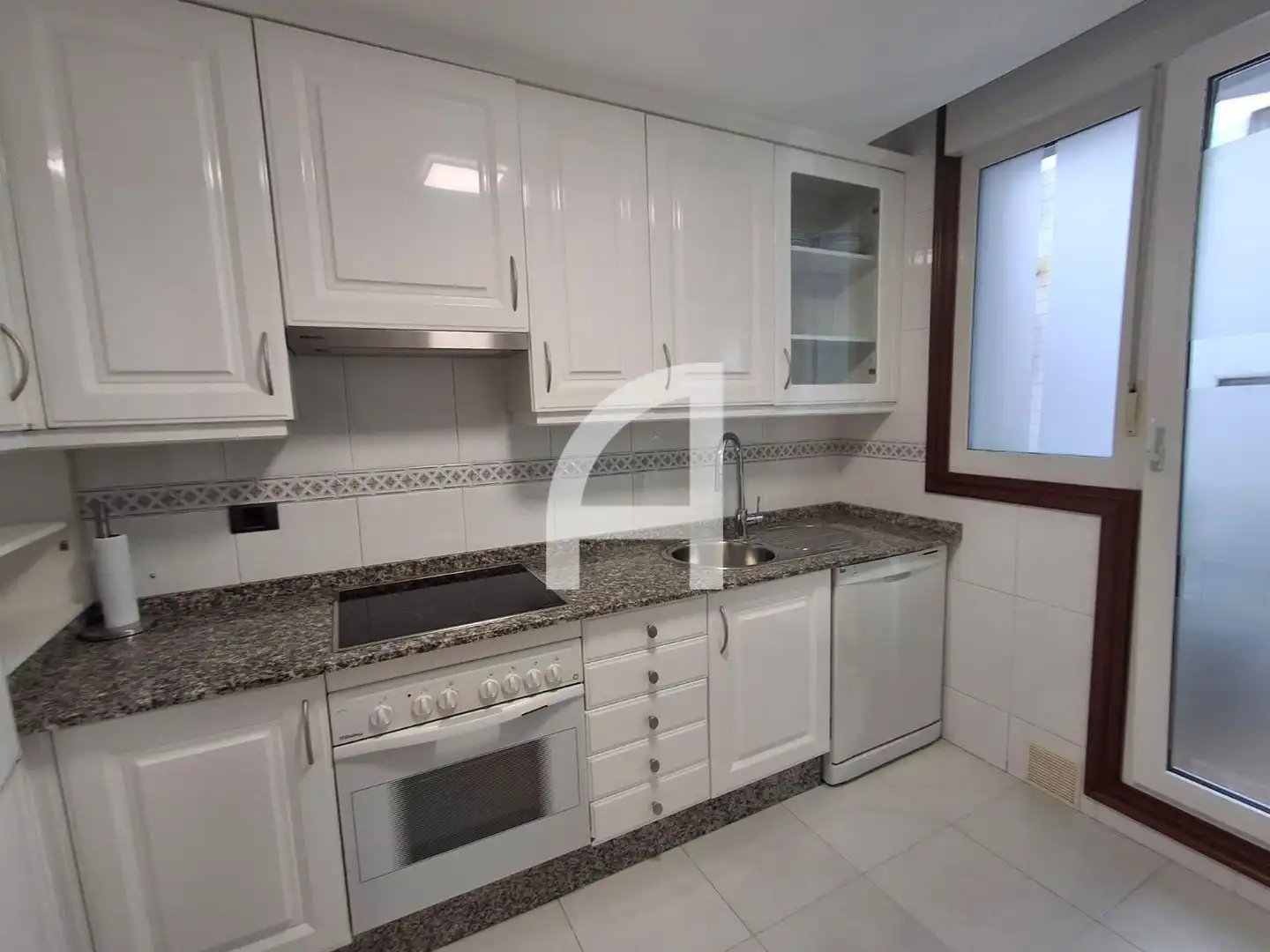 Wohnung zur Miete in R. de Rosalía de Castro, Centro - Areal