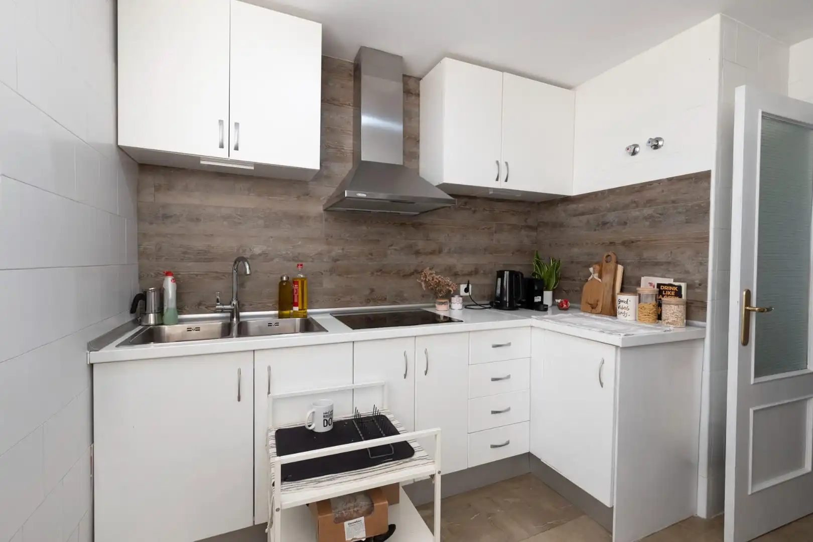 Kitchen of Flat for sale in Granada  with Balcony and Community pool