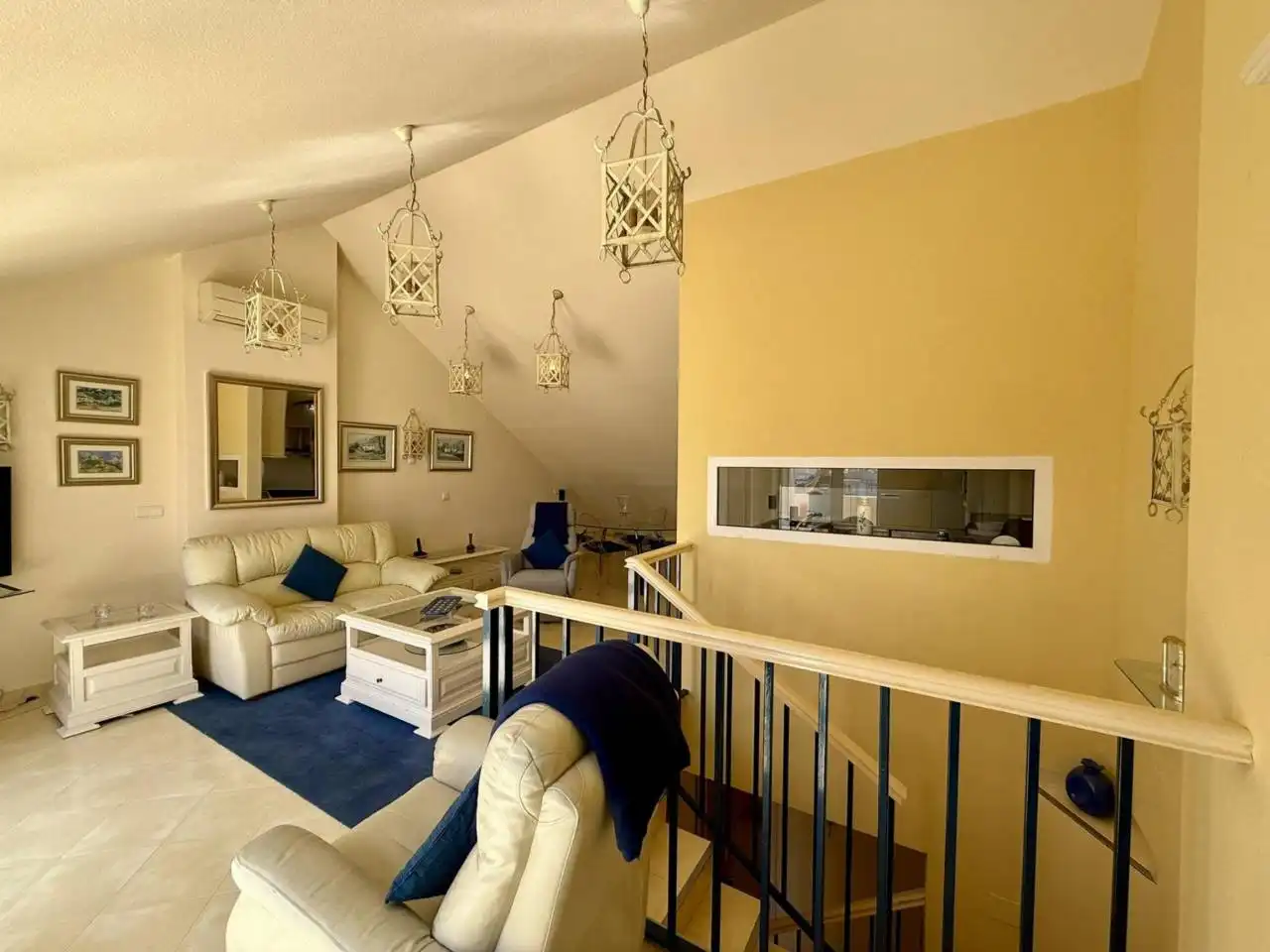Wohnzimmer von Dachboden zum Verkauf in El Ejido mit Klimaanlage, Terrasse und Möbliert