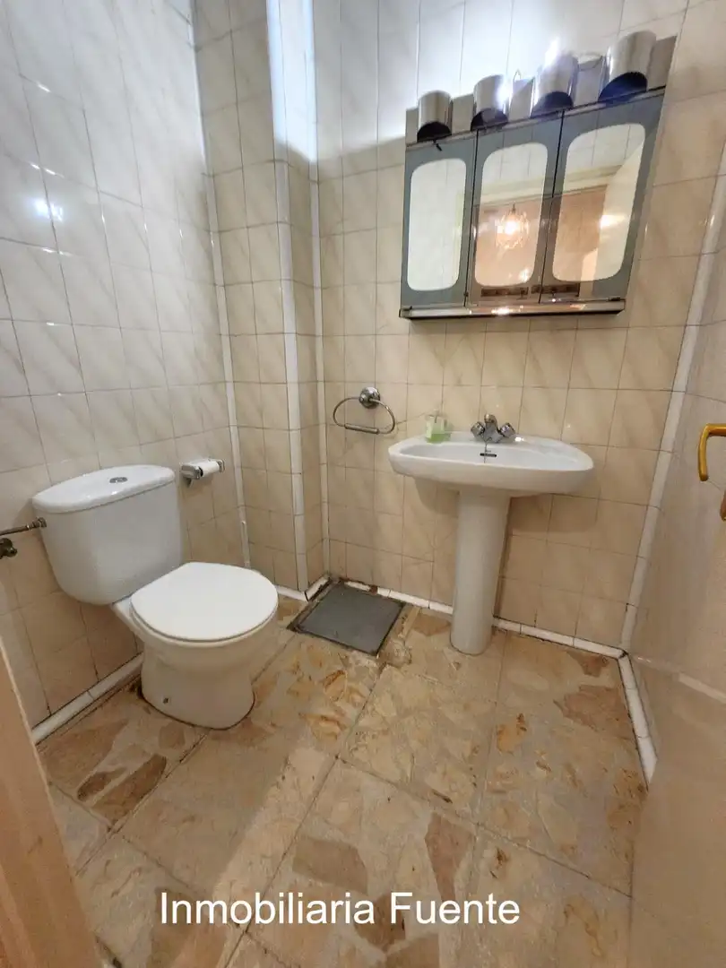Baño de Local de alquiler en Zalla 