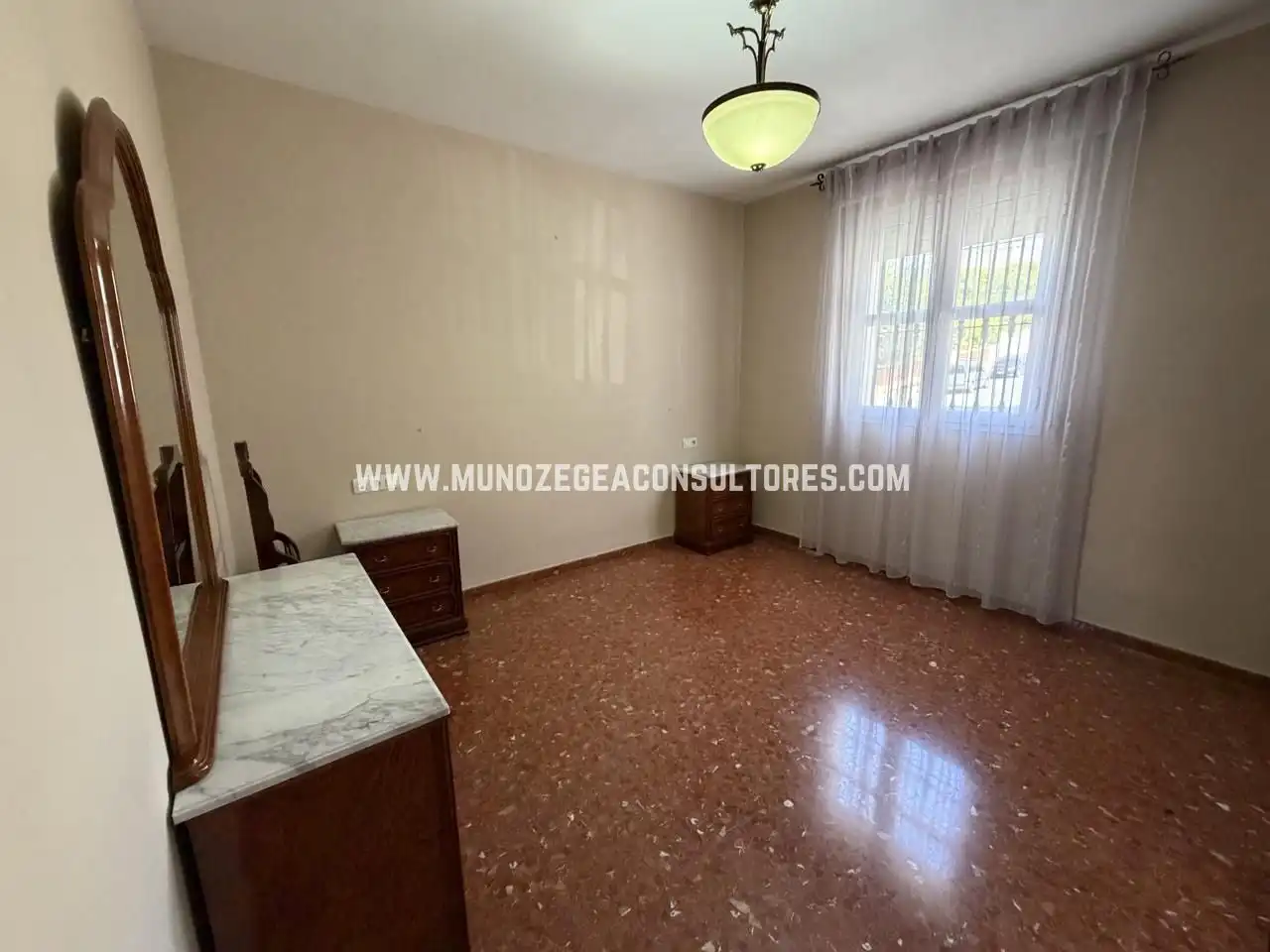 Habitación de Planta baja en venta en Lucena con Aire acondicionado y Trastero