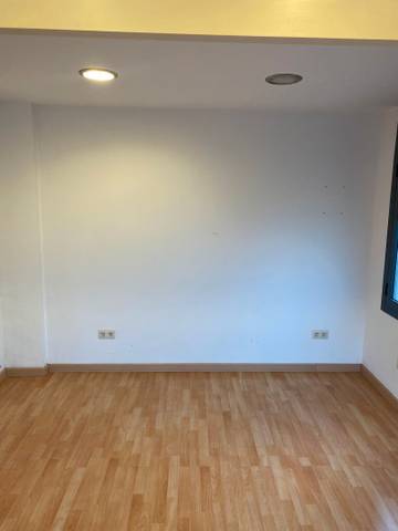 Local comercial en Venta en Vilobí d'Onyar