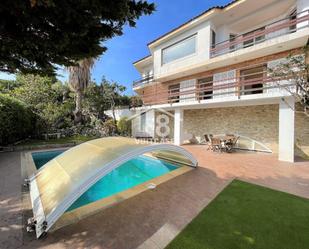 Vista exterior de Casa o xalet en venda en Sant Pol de Mar amb Aire condicionat, Terrassa i Piscina