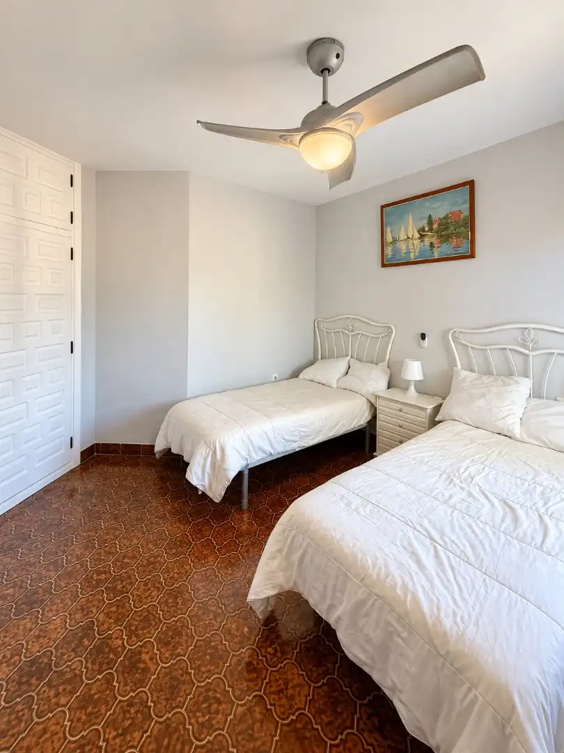 Dormitori de Apartament en venda en Torremolinos amb Aire condicionat, Terrassa i Moblat