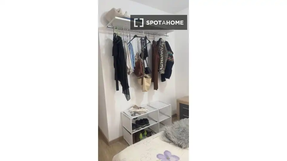 Bedroom of Flat for share in Valencia  with Air Conditioner, Heating and Terrace